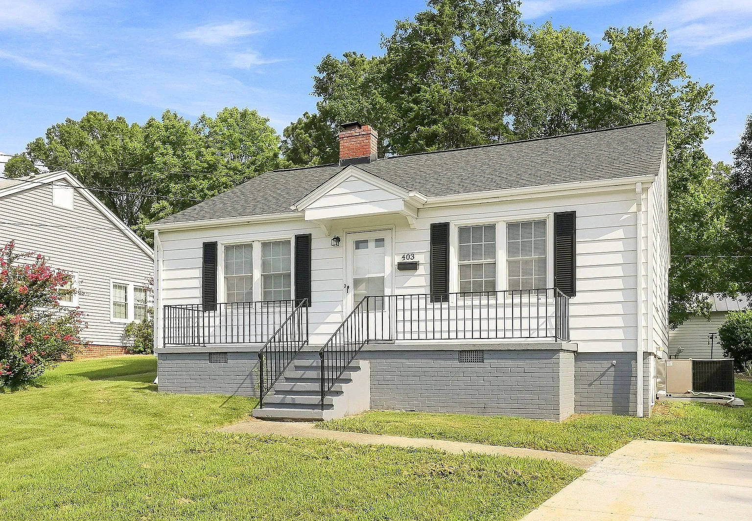 2 bed, 1.0 bath, $1,300 — Photo 2