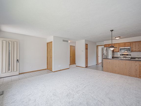 5th image of 6736 Waterview Dr SW
