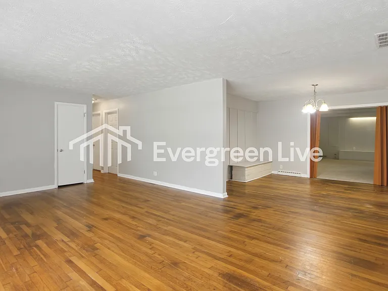 1120 Hathaway Dr — Photo 3