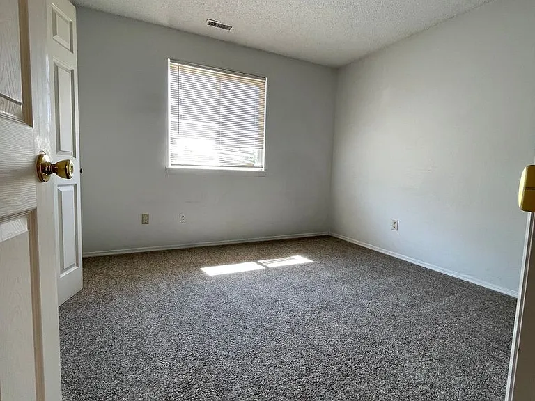 1765 Zebulon Dr #D — Photo 4