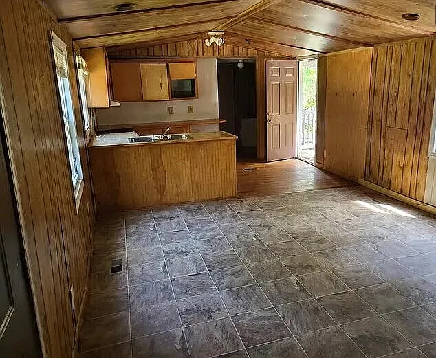 61 Brewster Rd — Photo 5