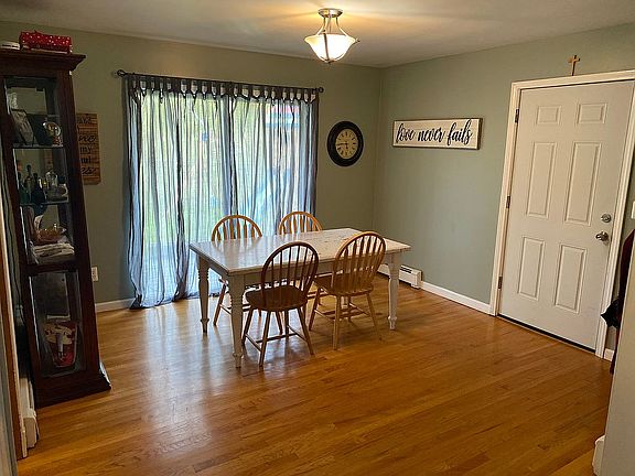 4th image of 2992 Hillcrest Dr