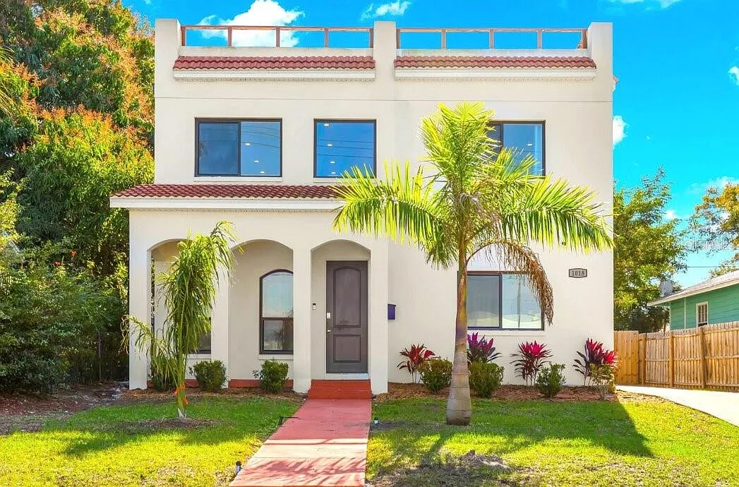 4 bed, 4.0 bath, 2592 sqft, $4,500 — Photo 1