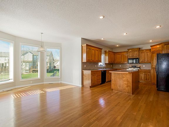 4th image of 13712 Gillette St
