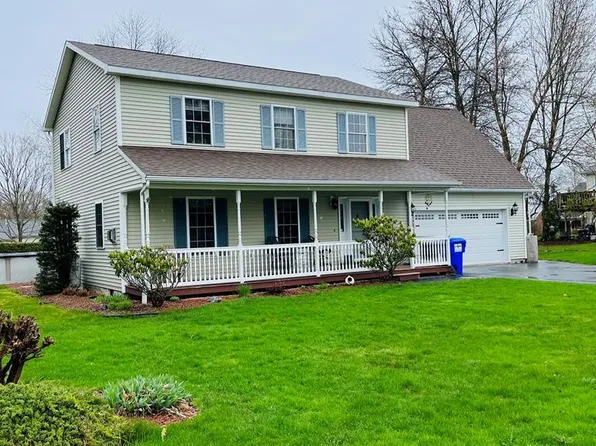 26 Woodhaven Dr, Rouses Pt, NY 12979