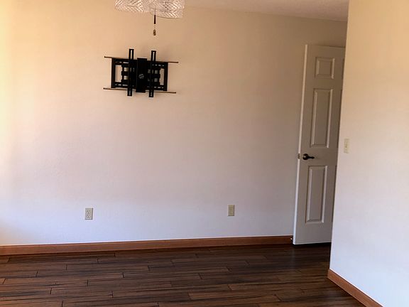 2nd image of 141 Leslie St