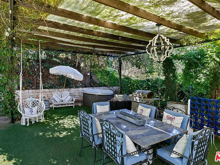 2851 Seabreeze Dr — Photo 60