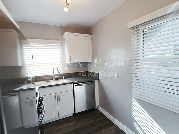 5th image of 4687 Hamilton St