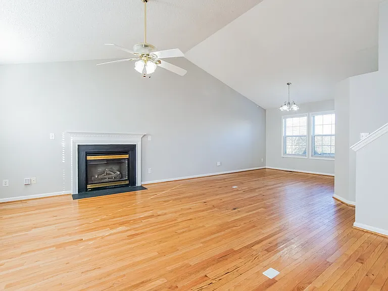 4301 Mantua Way — Photo 5