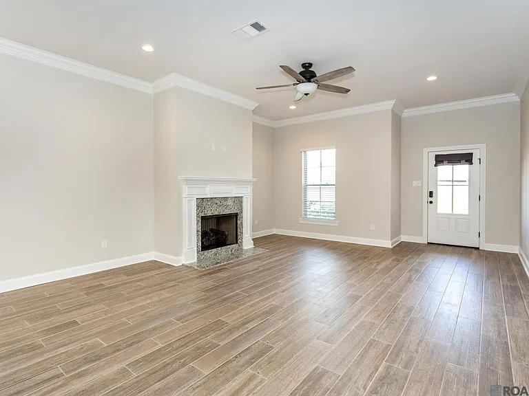 6356 Lake Edge Dr — Photo 2