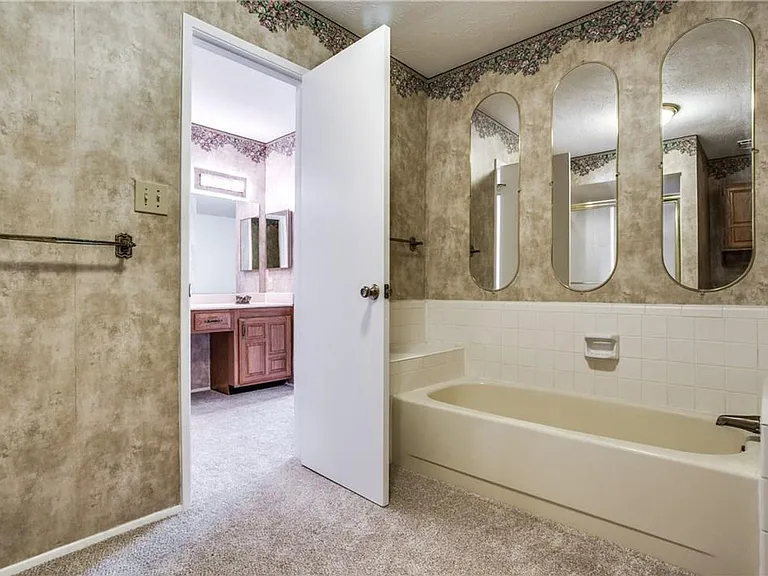 7612 Jerome Dr — Photo 11