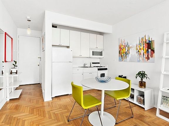 4th image of 301 W 57th St APT 18E
