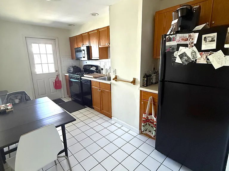 518 E 3rd St #1 — Photo 2