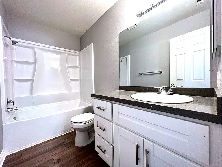 810 S Citrus Ave — Photo 6