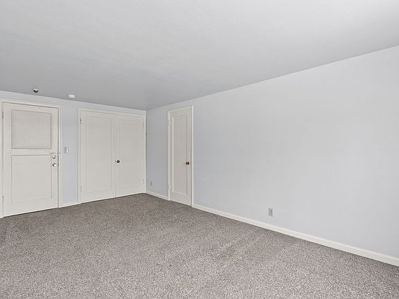 4th image of 1117 W 5th Ave #40