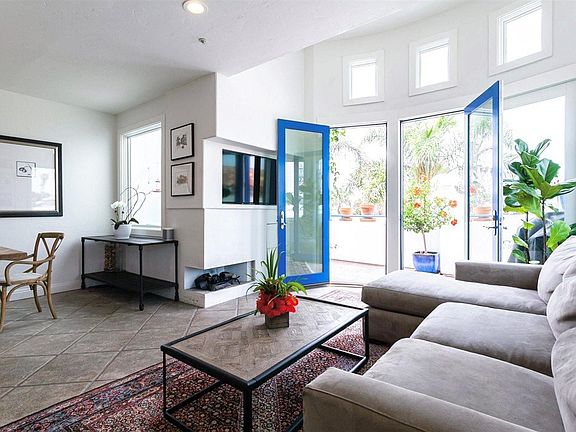 2nd image of 5439 1/2 La Jolla Blvd