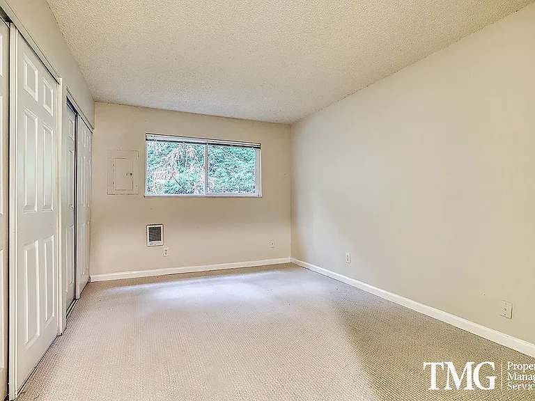 Montclair Apartments — Photo 12