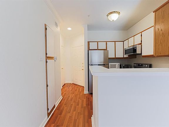 3rd image of 3231 Allen Pkwy APT 1208