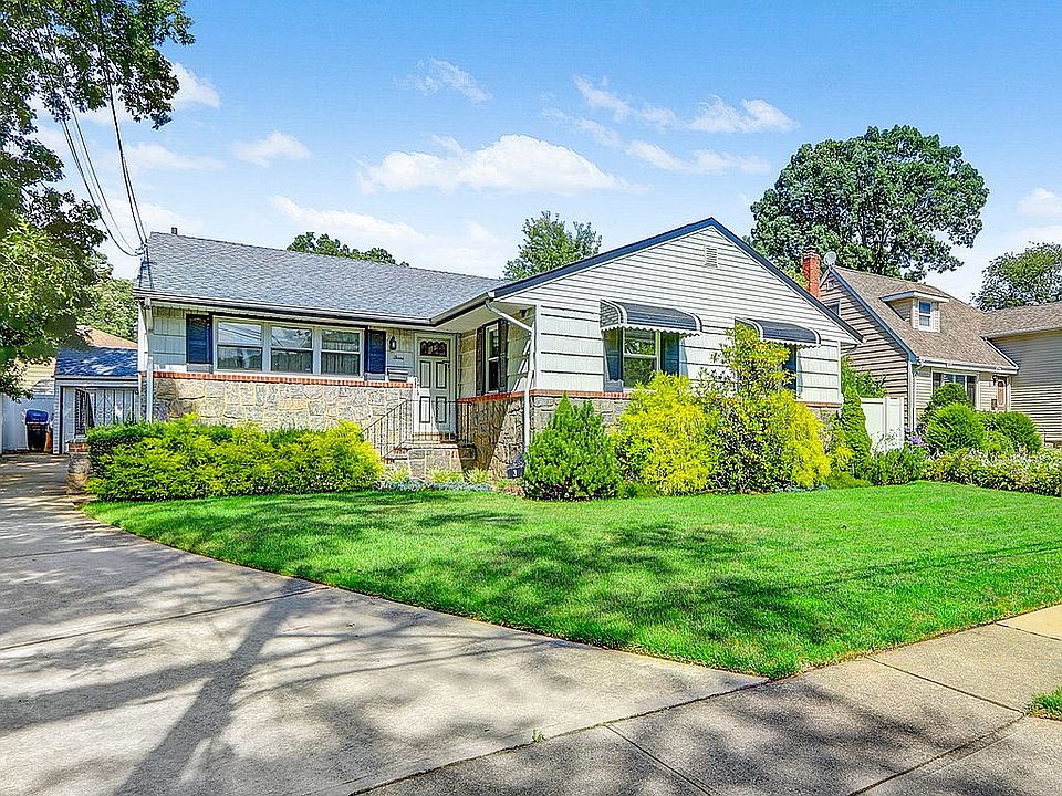 1st image of 3 Margaret Dr