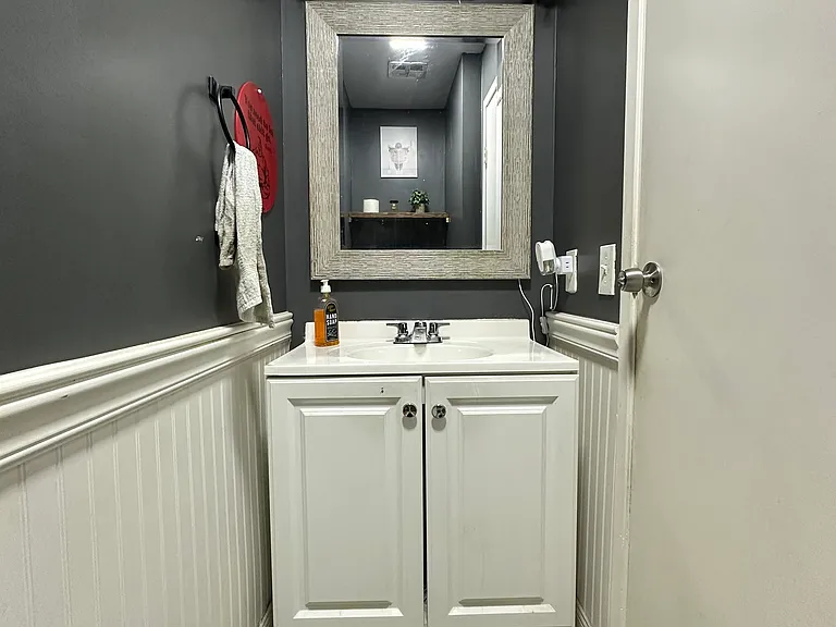2562 Bryn Mawr Ln — Photo 8
