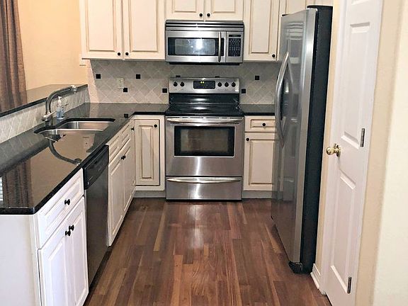 4th image of 216 Calusa Blvd