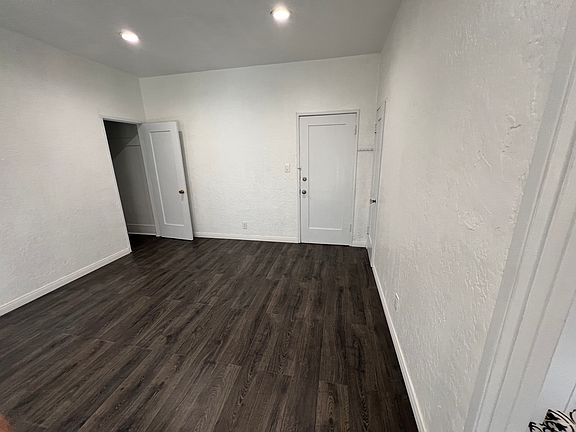 4th image of 216 E Valencia Ave #9