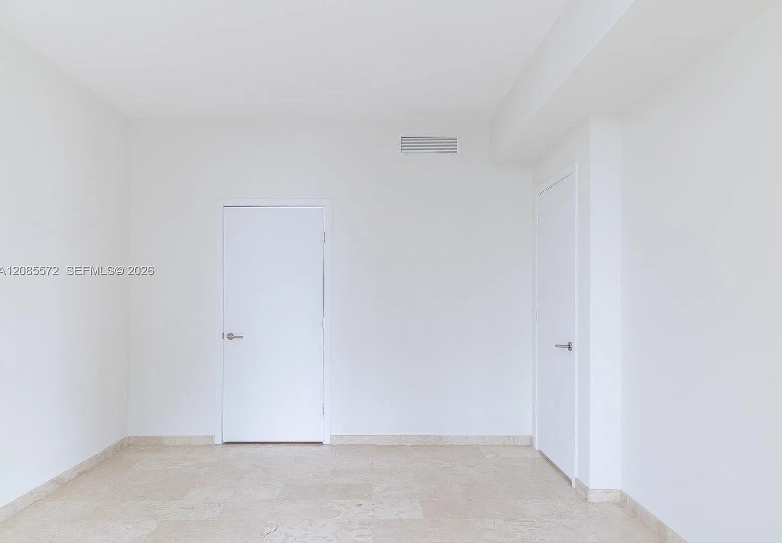 Reach Condo — Photo 4