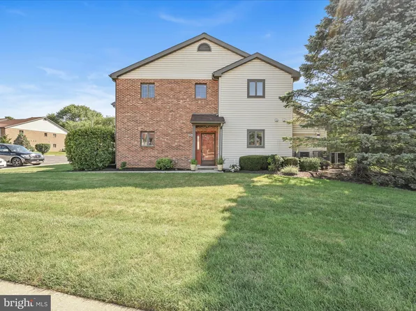 201 Black Oak Dr, Lancaster, PA 17602