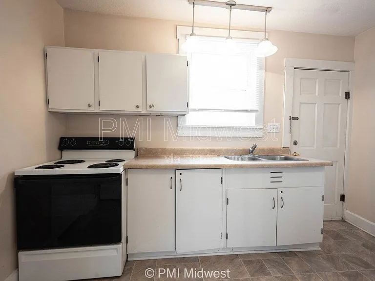 411.5 S East St — Photo 6