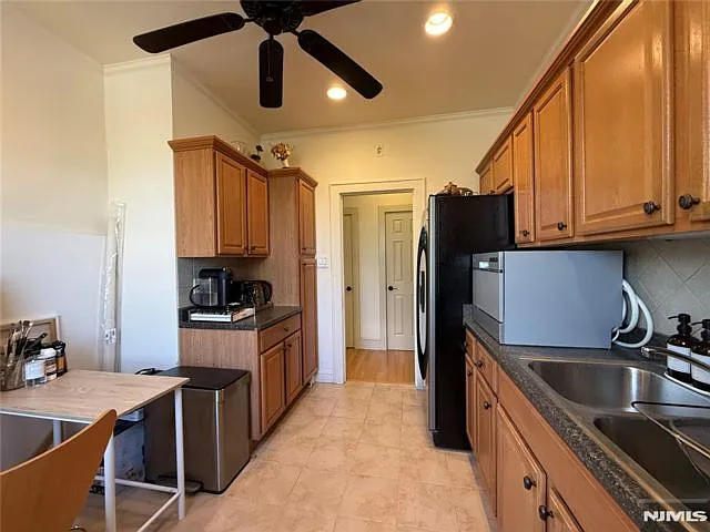 215 Orient Way — Photo 8