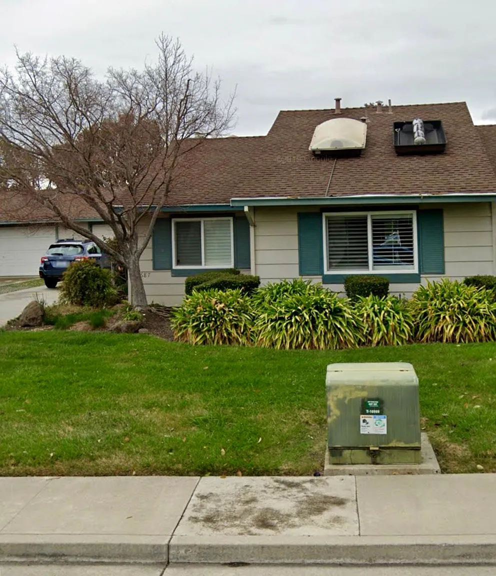 1687 Gladiolus Ct photo 1
