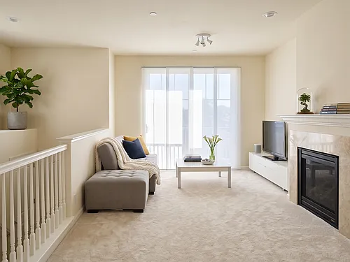 402 Toyama Dr Photo 1