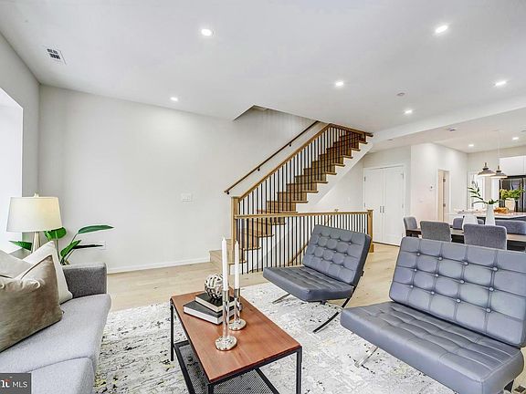 4th image of 1146 16th St NE #B