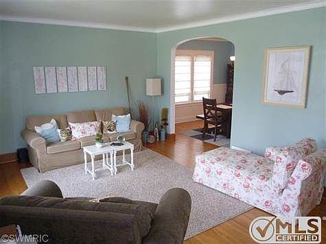 2nd image of 130 W 23rd St