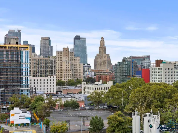 558 Sackett Street image 17 of 20