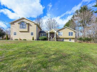 30 Gilbert Dr, Trumbull, CT 06611