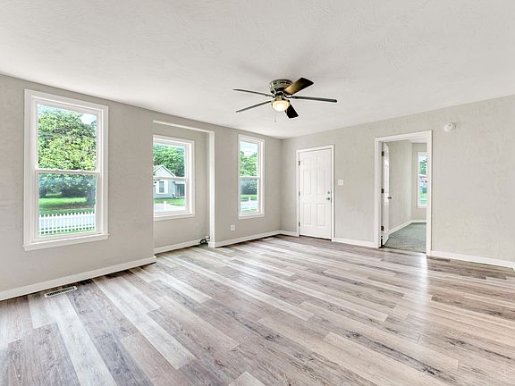 3rd image of 802 W Mount Vernon Street