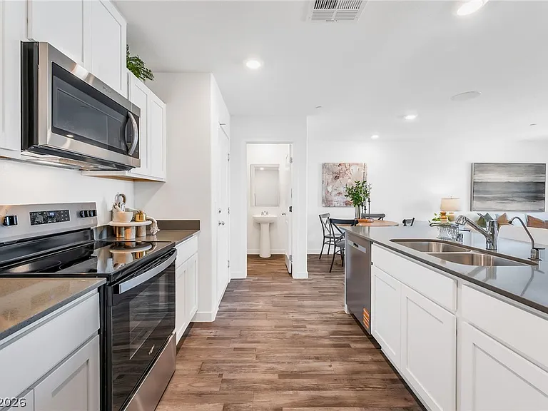 903 Rosy Starling St — Photo 17