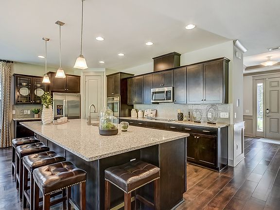 Kitchen with breakfast bar