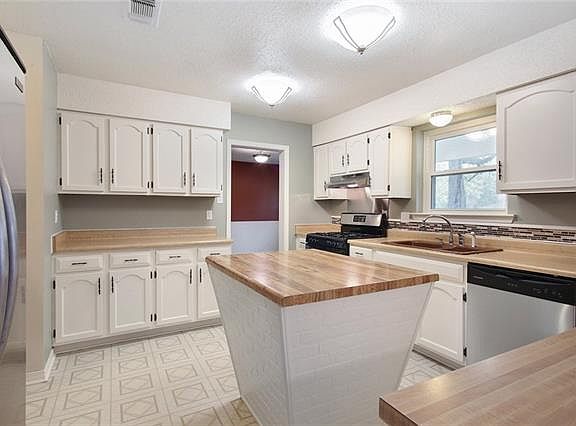 5th image of 68 River Park Dr