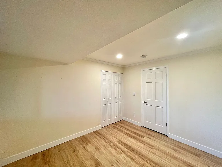 8611 NE 26th Pl — Photo 20