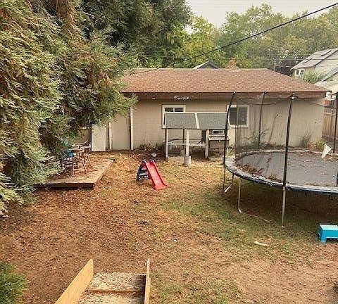 3rd image of 209 Earl Ave