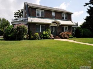 51 De Mott Ave, Rockville Centre, NY 11570