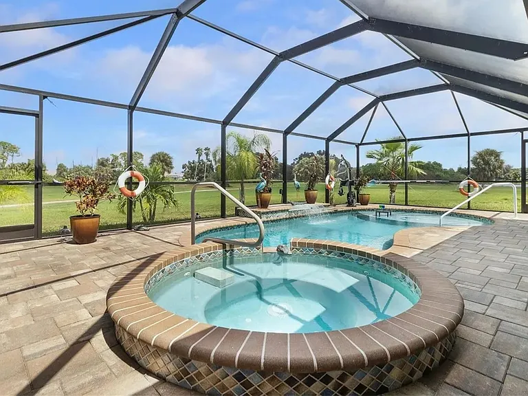 24 Clubhouse Ct — Photo 2
