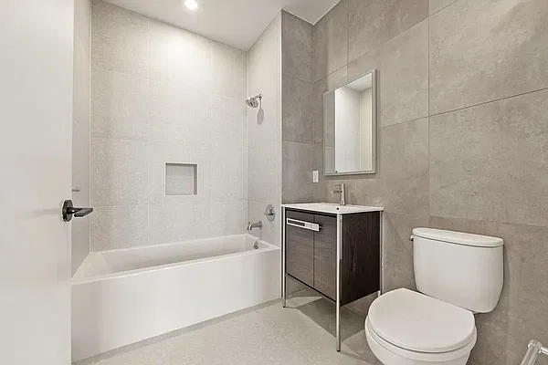Bathroom, photo 1