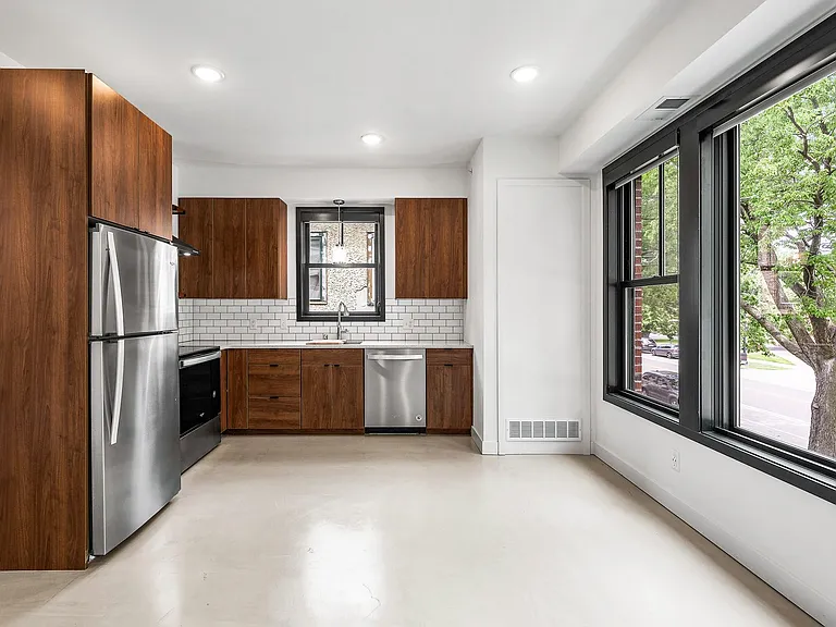 Laurel Apartments — Photo 38