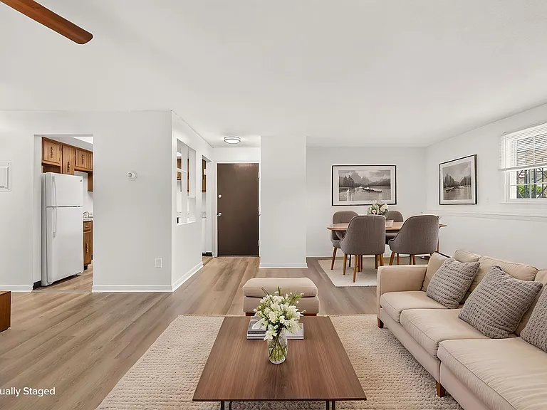 East Towne Apartments — Photo 5