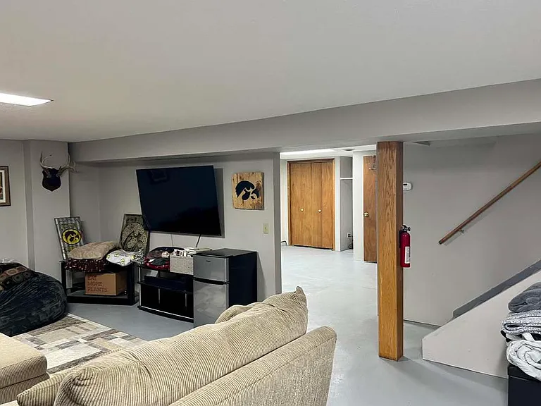 916 W Howard St — Photo 6