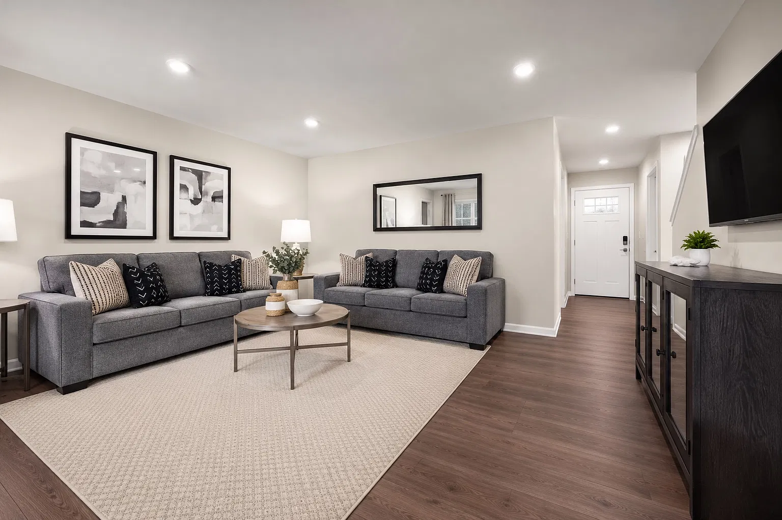3 bed, 1442 sqft, $2,200 — Photo 3