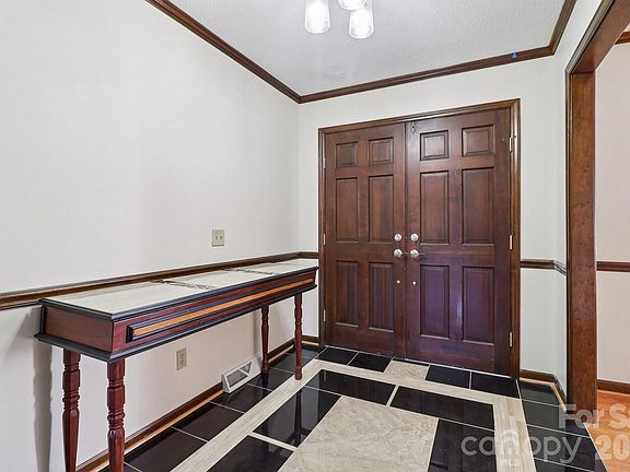 5th image of 454 Woodberry Dr